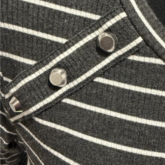 Michael Kors Women’s Long Sleeve Gray & White Striped Pullover Sweater, Large - Picture 8 of 15